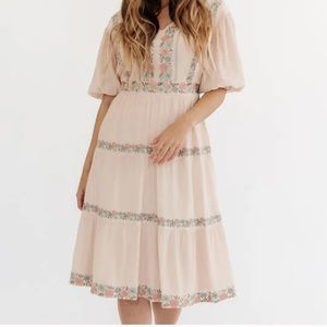 NWT Mimi + Daphne Blush Rebecca Embroidered Dress